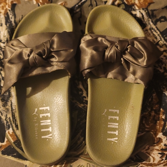Flip flops - Picture 1 of 2